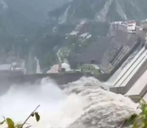 实盘配资网眼查 印度打开萨拉尔大坝闸门，向巴基斯坦泄洪！此前曾声称“不让一滴水流入巴基斯坦”